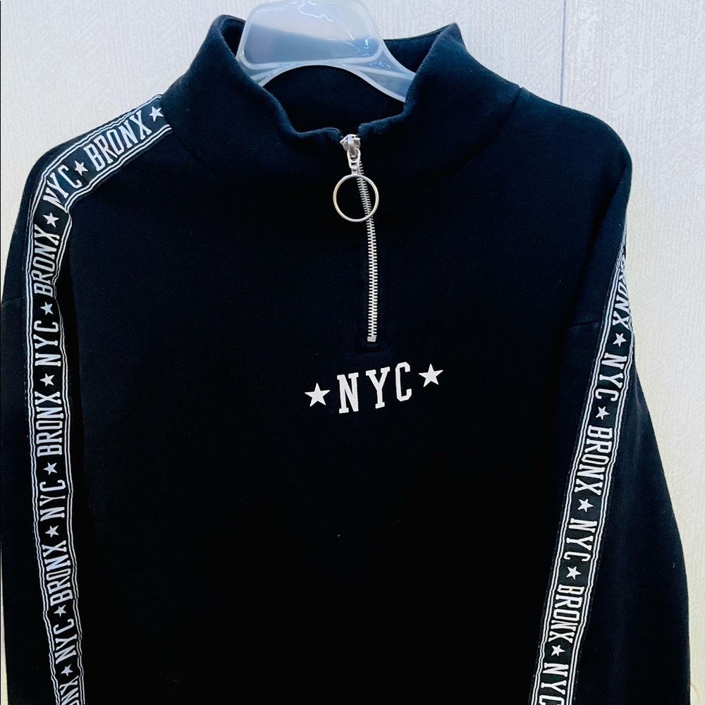 H&M “NYC” Crop top jacket